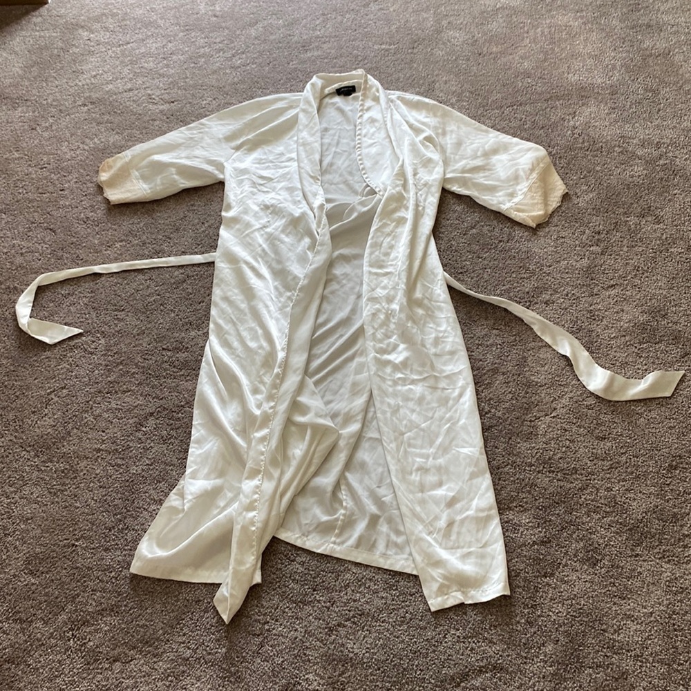 Jones New York Intimates Ivory Satin Kimono Robe Tie Waist SIZE S